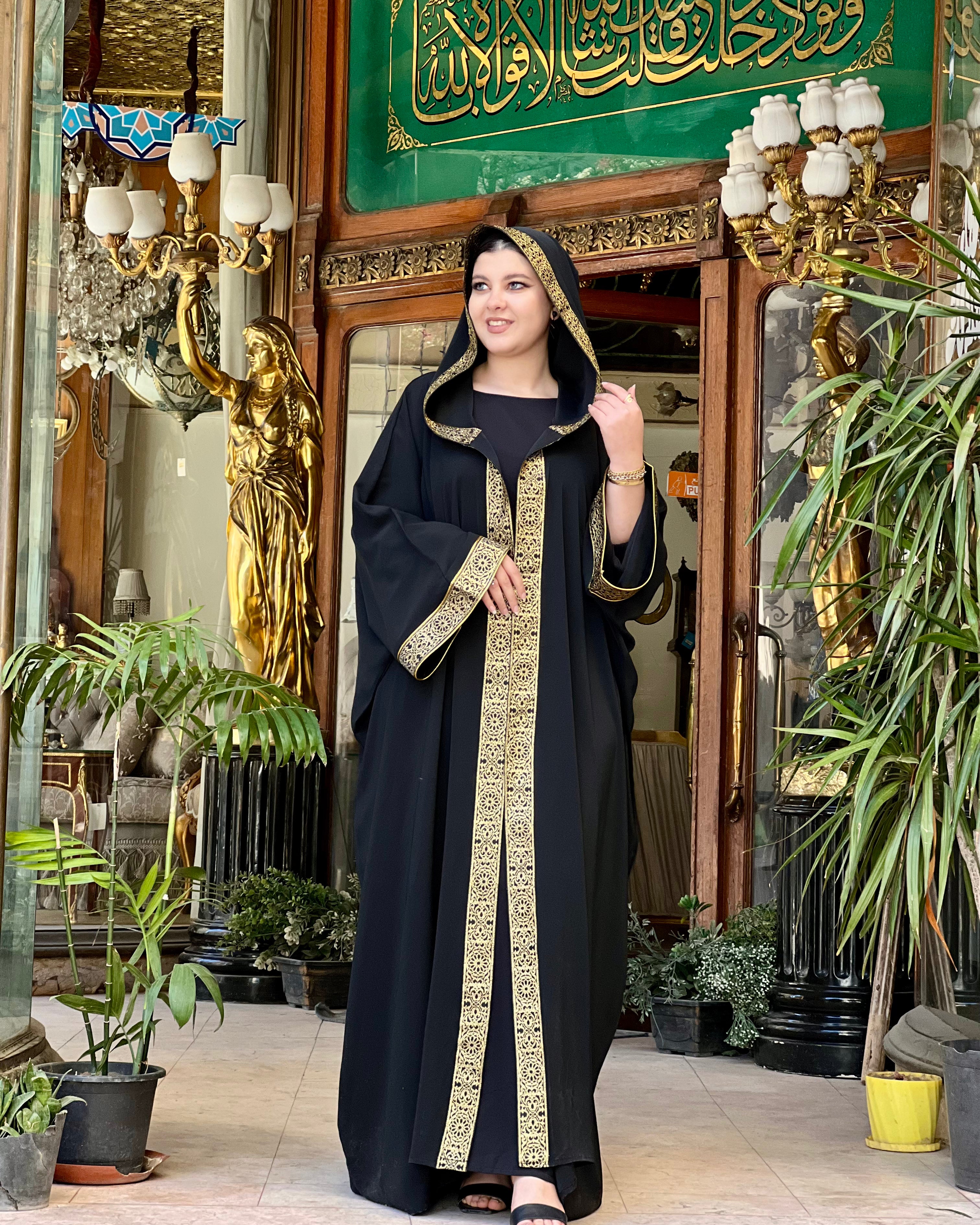 Kuftan with capuchon brocaded on the back